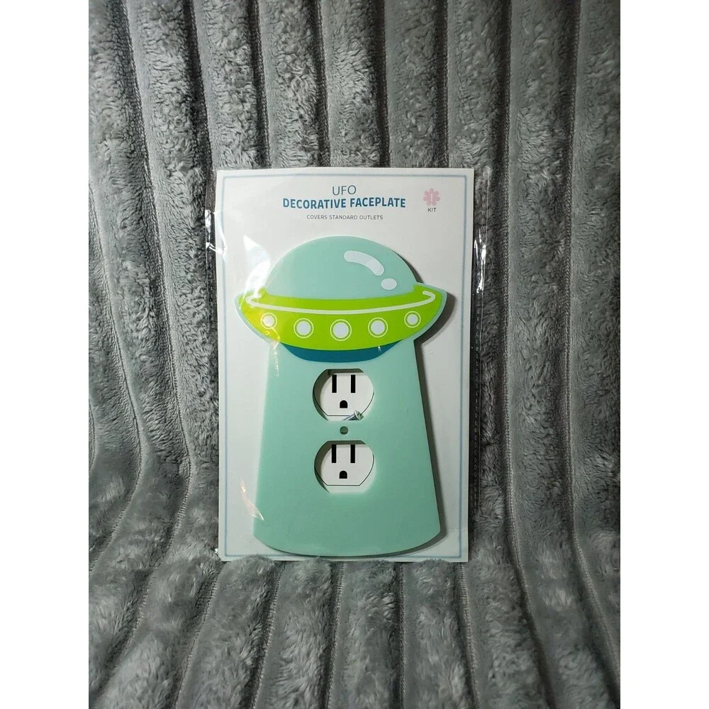 New Lot Of 8 UFO SPACE SHIP Alien Theme Duplex Outlet Cover Wall Plate Target